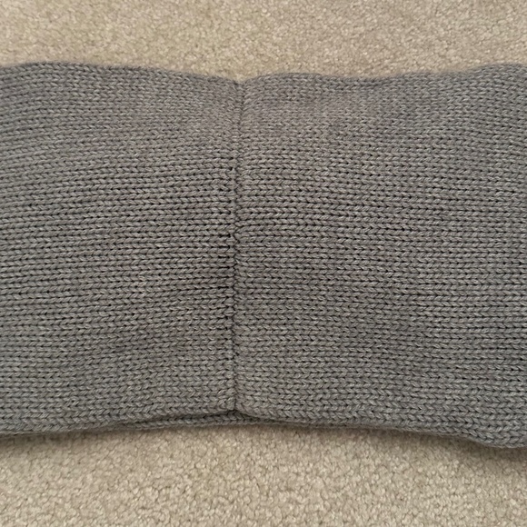 Kate Spade Gathered Bow Neckwarmer in Grey/White (picture demonstrates fit) NWOT - Picture 3 of 4
